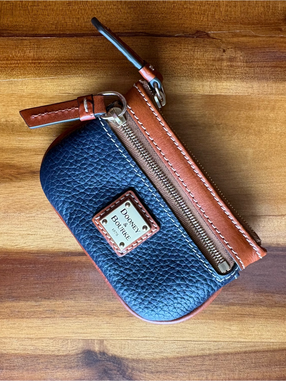 DOONEY & BOURKE Pebble Grain Small Coin Case EUC